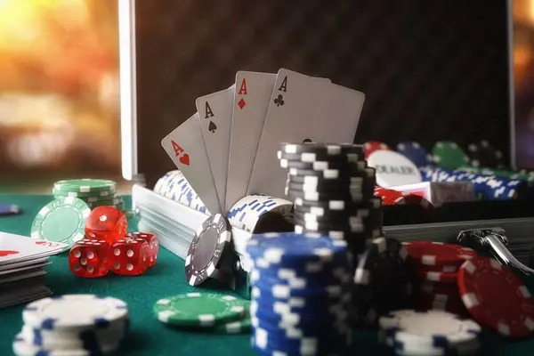 AduQ game table interface on jayatop mobile showing player positions and card display